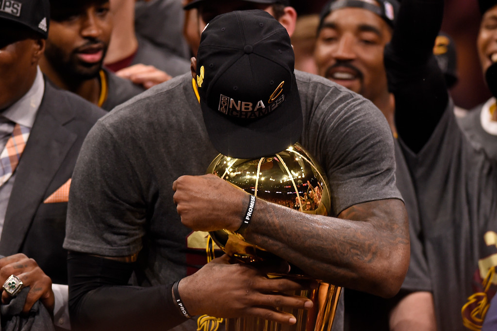 LeBron hugs Larry O'Brien trophy