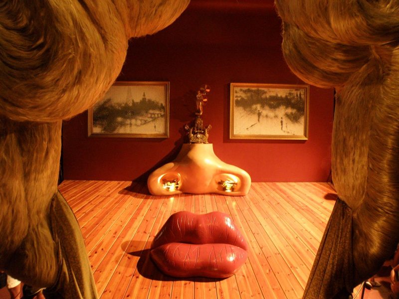 salvador dali mae west room - straight view - Pinterest