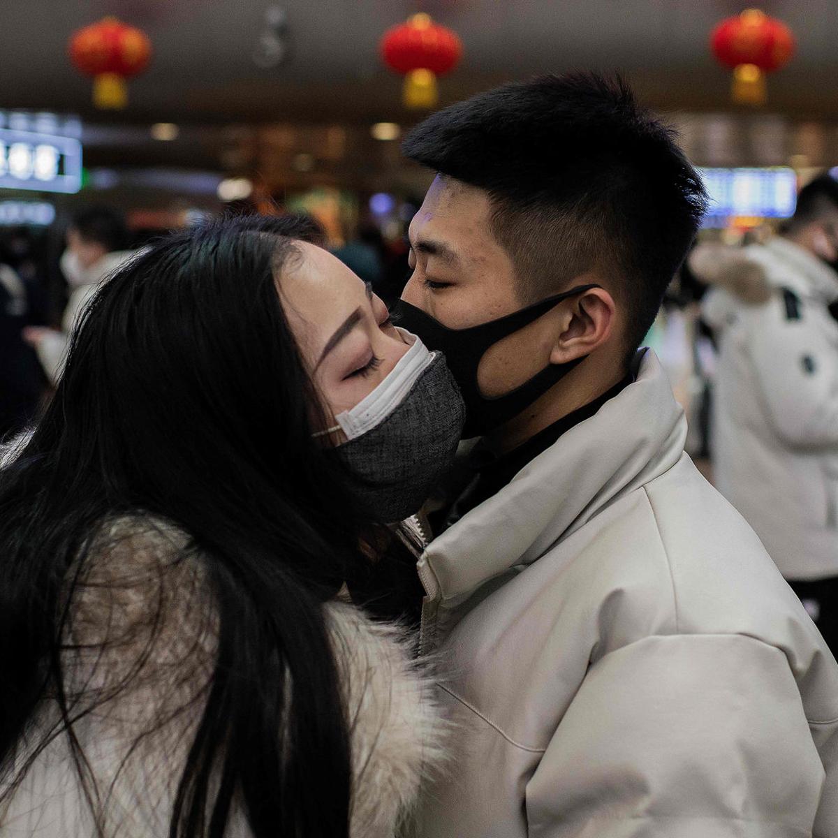 couple with coronavirus masks